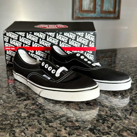 Vans off the wall unisex black/white M8.5 W10 NIB - Picture 2 of 8